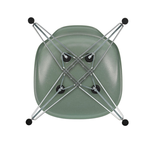 Cadeira Eames em Fibra de Vidro DSR / Base Cromada